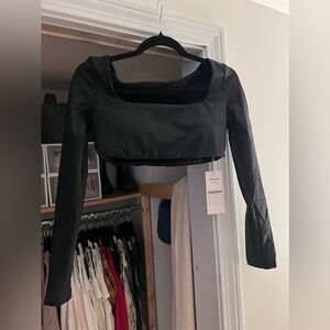 Amazon long sleeve work out top. new with tags. black. size small.